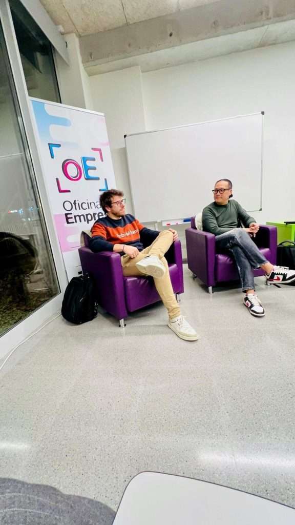 Marc Duran de Bravetoact junto a Didac lee, en CEBA Figueres